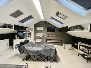 Treatment room- click for photo gallery